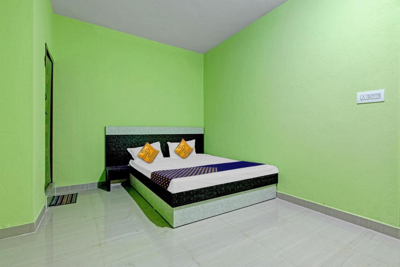 Spot On B R Comforts Krs Back Water Hotel Hosa Kannambādi Екстериор снимка