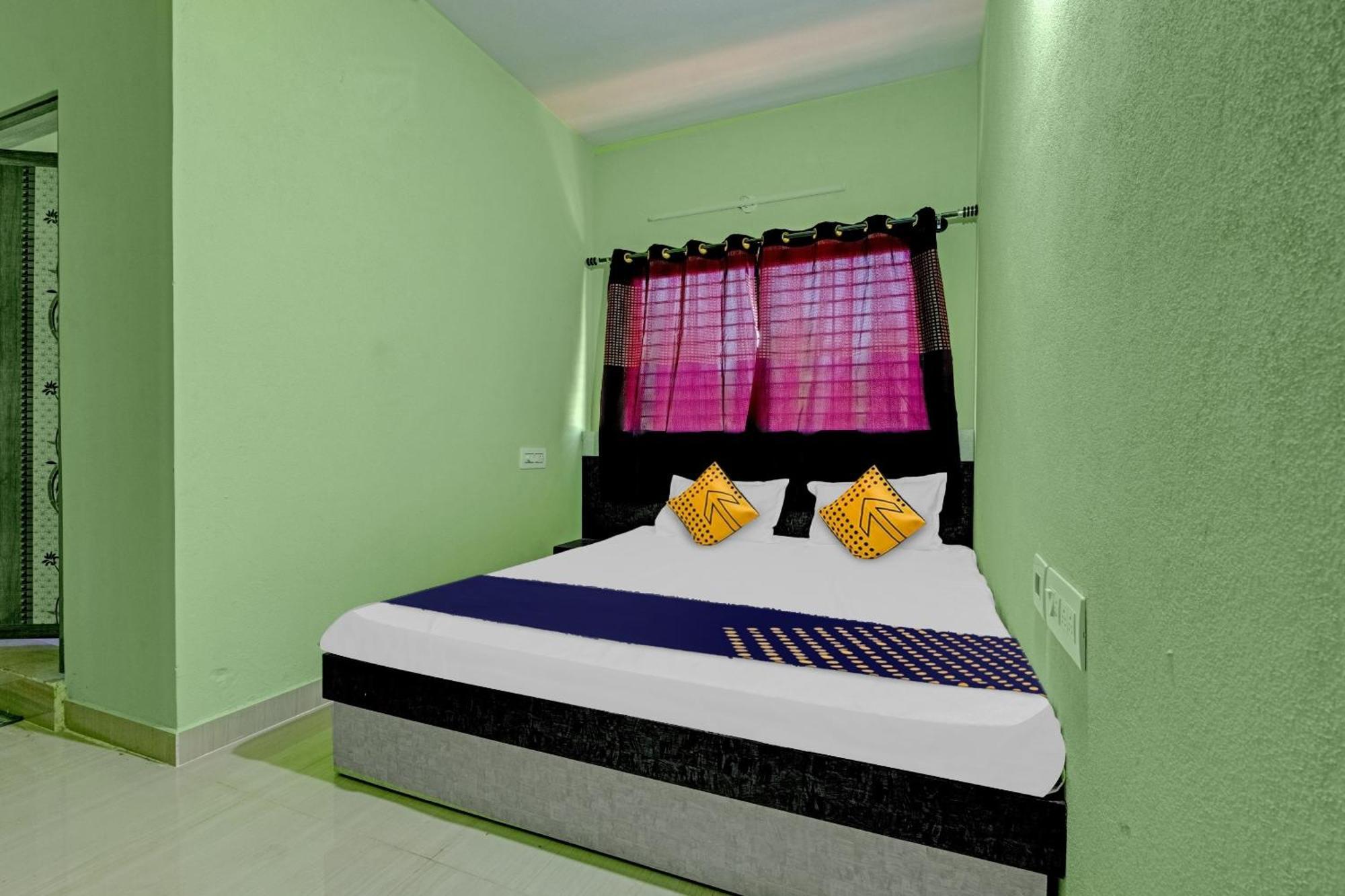 Spot On B R Comforts Krs Back Water Hotel Hosa Kannambādi Екстериор снимка