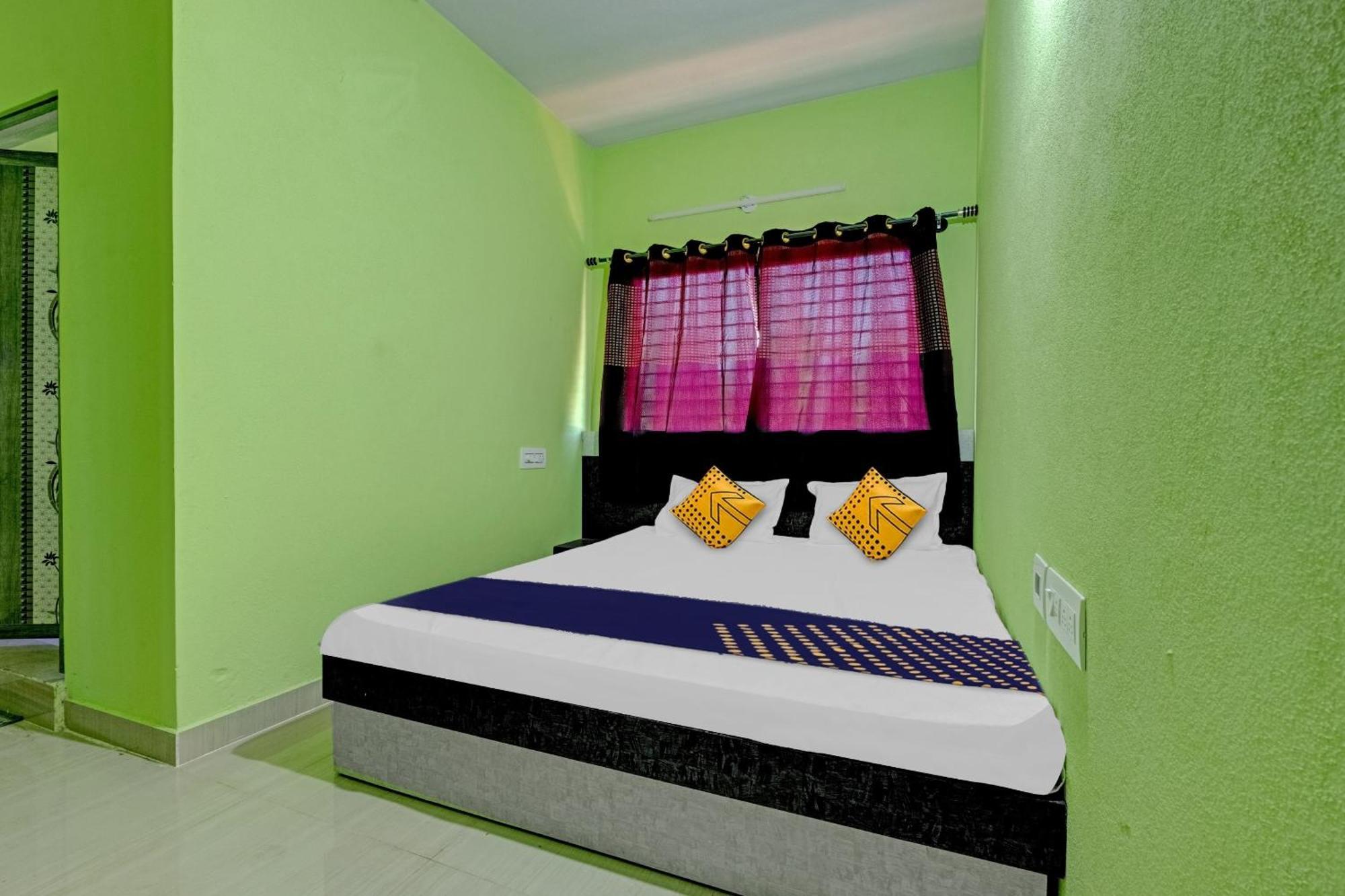 Spot On B R Comforts Krs Back Water Hotel Hosa Kannambādi Екстериор снимка