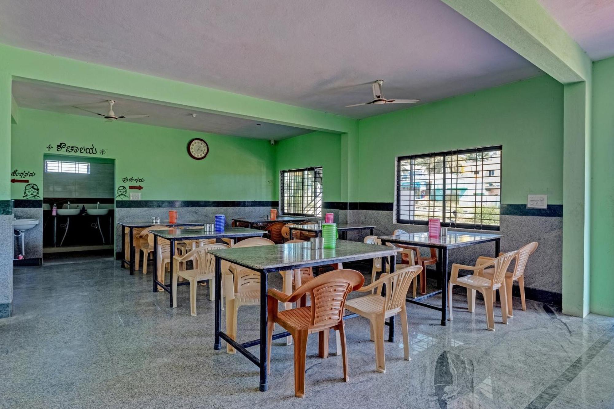 Spot On B R Comforts Krs Back Water Hotel Hosa Kannambādi Екстериор снимка